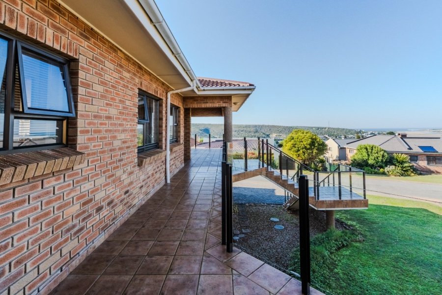 4 Bedroom Property for Sale in Stilbaai Wes Western Cape